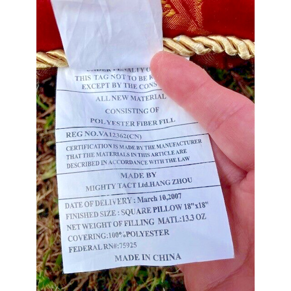 Comforter Set Mighty Tact Full/Queen Size Comforter 86" x 86" Dated 2010 - Picture 11 of 14